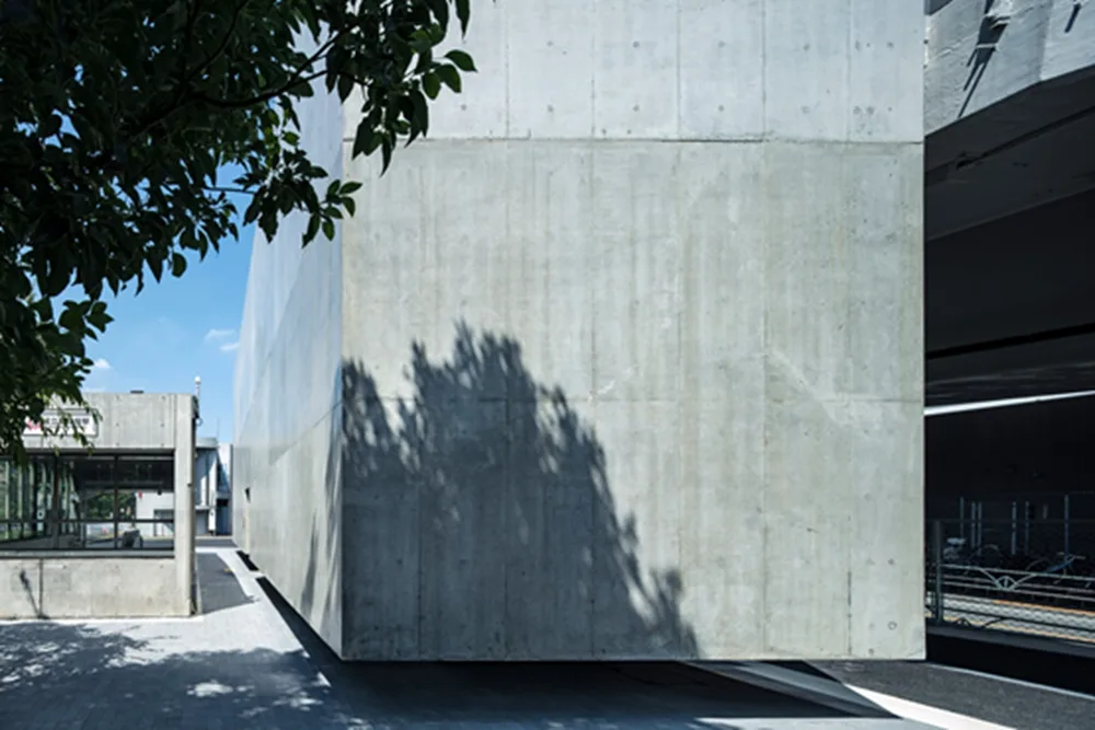 BIM建筑|“设想设计工作室”在东京创建“浮动”混凝土洗手间