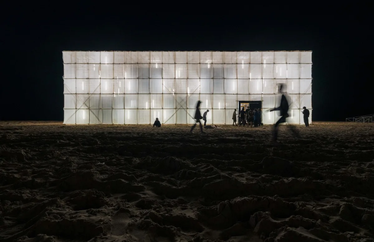 BIM建筑|晃神儿空间—阿那亚戏剧节“候鸟300”海滩临时美术馆/合木建筑工作室