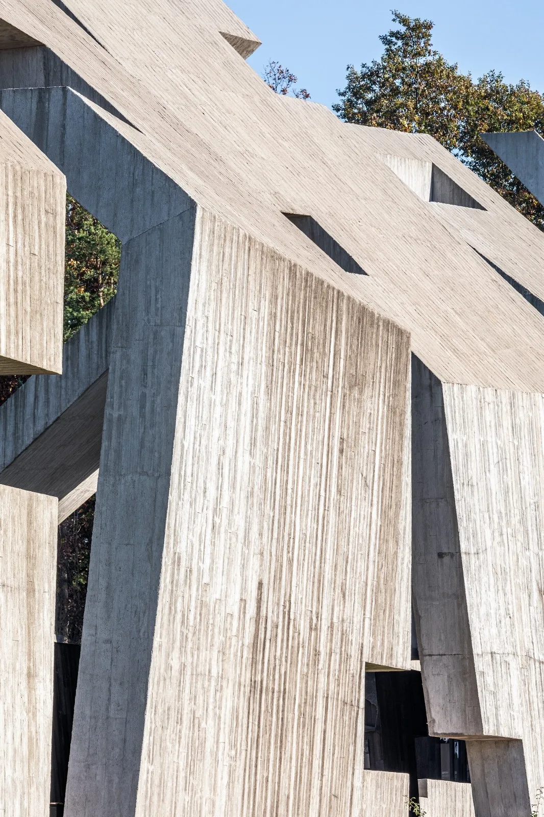 BIM建筑|波兰殉难者陵墓 / Nizio Design International