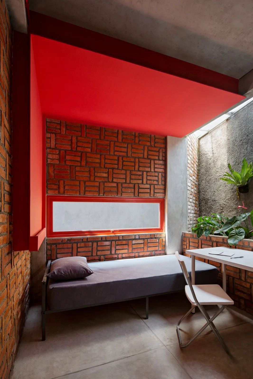 BIM建筑|'逐步堆叠‘ 红区寄宿公寓 / Ismail Solehudin Architecture