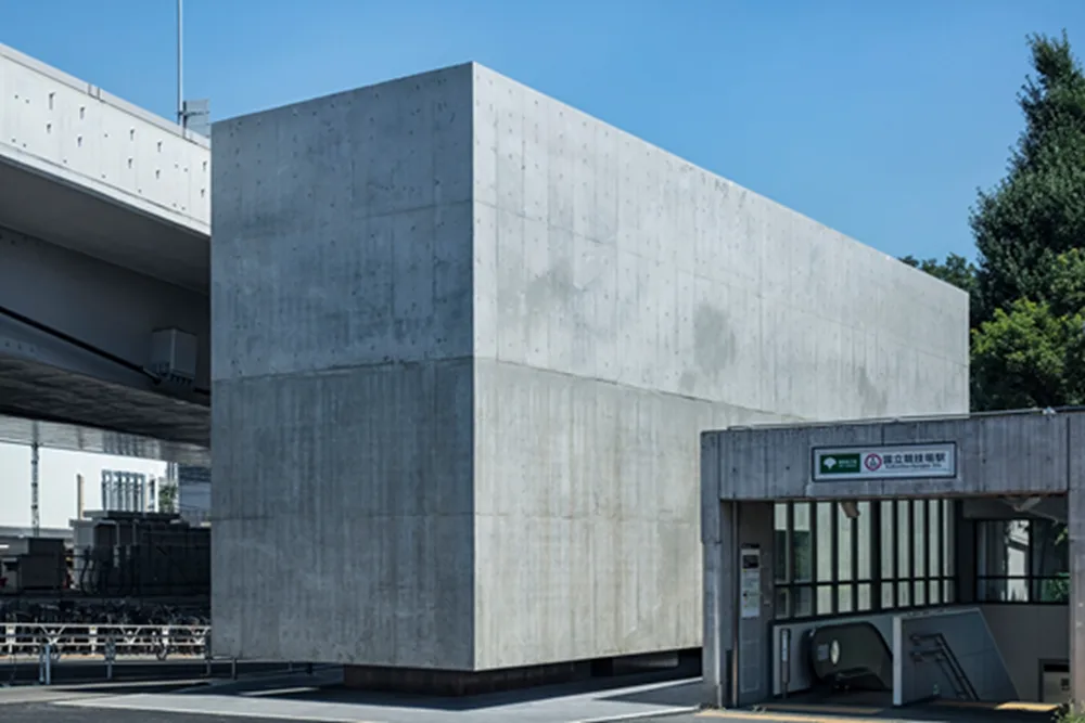 BIM建筑|“设想设计工作室”在东京创建“浮动”混凝土洗手间