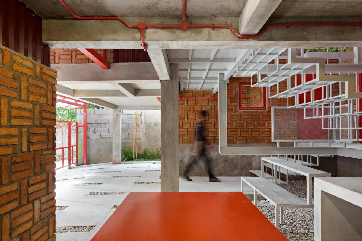 BIM建筑|'逐步堆叠‘ 红区寄宿公寓 / Ismail Solehudin Architecture