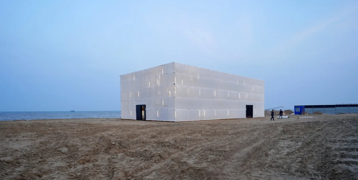 BIM建筑|晃神儿空间—阿那亚戏剧节“候鸟300”海滩临时美术馆/合木建筑工作室