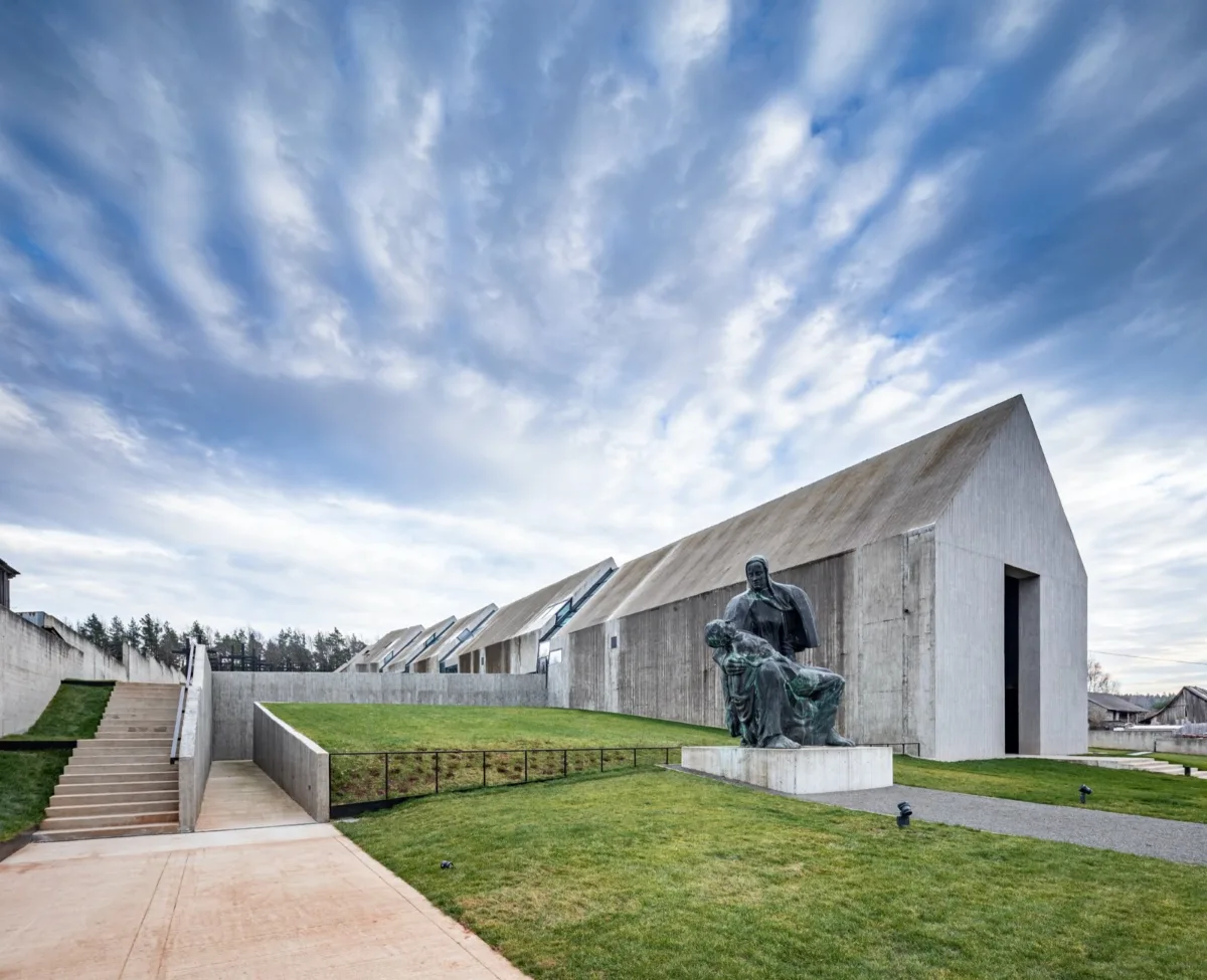 BIM建筑|波兰殉难者陵墓 / Nizio Design International