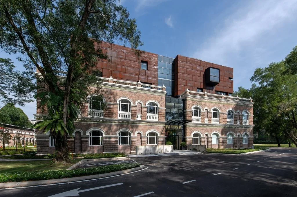 BIM建筑|从殖民建筑空壳中再生，Sentul 耐候钢办公楼 / O2 Design Atelier + YTL Land & Development