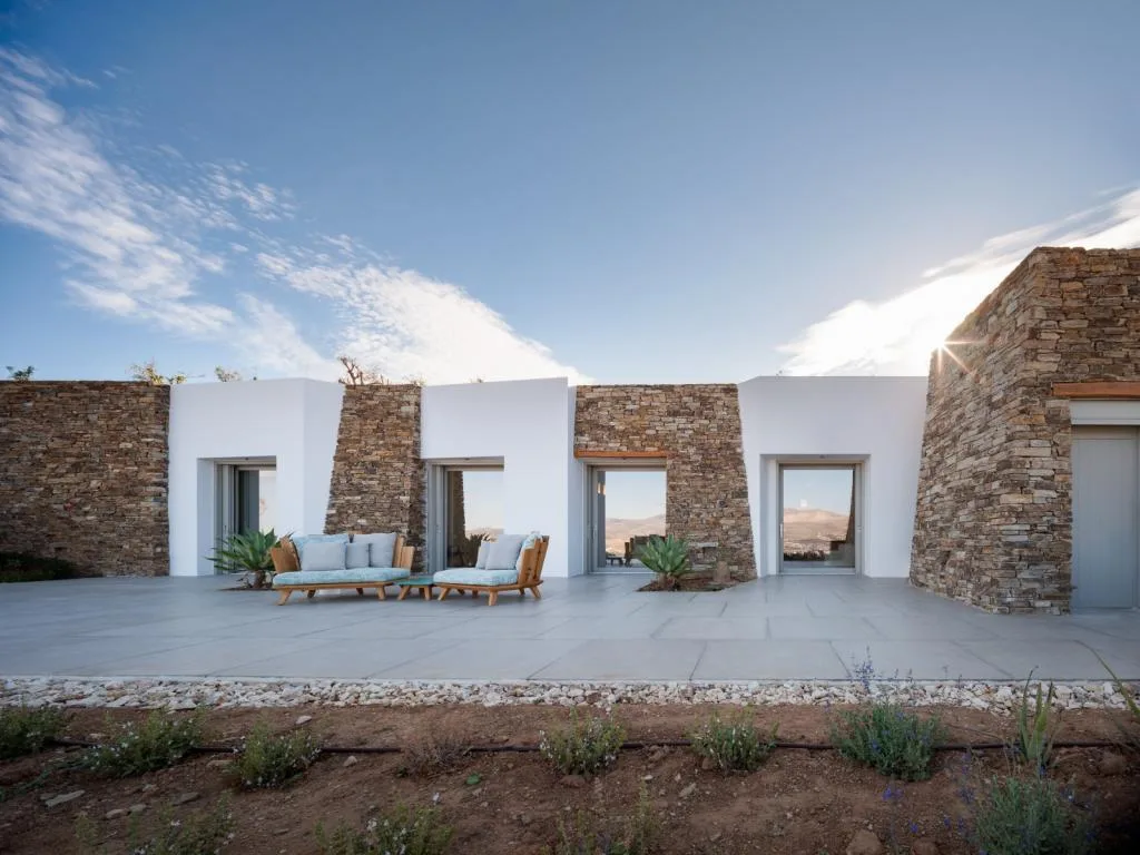 BIM建筑|安提帕洛斯岛的地下私人别墅 / Tsolakis Architects