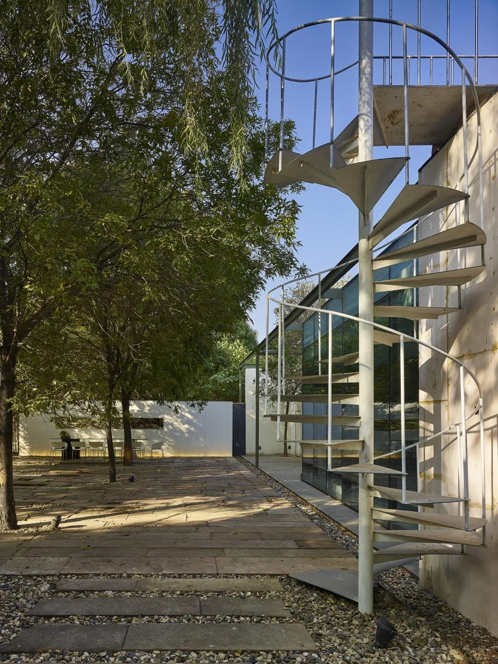 BIM建筑|坐落于北京郊野公园里的低碳友好型设计师工作室-东风3号院 / 中德行建筑设计