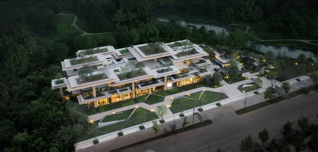 BIM建筑|日常风景下自然生长的空间：“伞之丘”生活方式集合店 / line+建筑事务所+gad