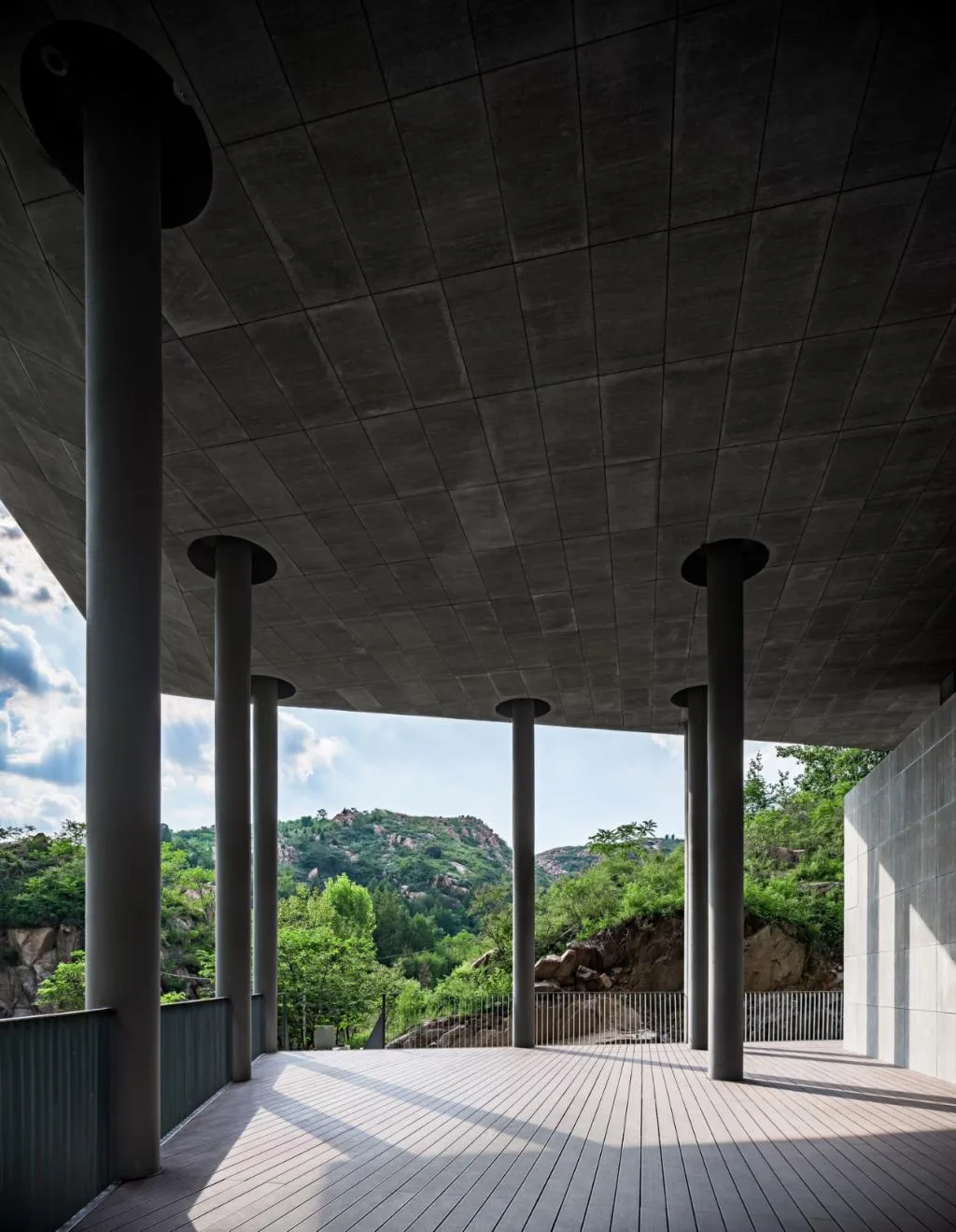 BIM建筑|极致的乡愁——泰安九女峰“故乡的月”仪式堂 / 袈蓝建筑