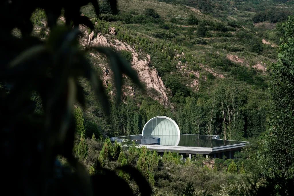 BIM建筑|极致的乡愁——泰安九女峰“故乡的月”仪式堂 / 袈蓝建筑