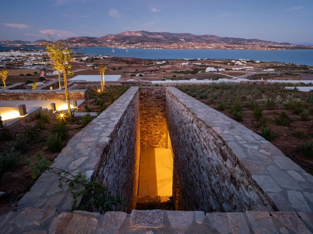 BIM建筑|安提帕洛斯岛的地下私人别墅 / Tsolakis Architects