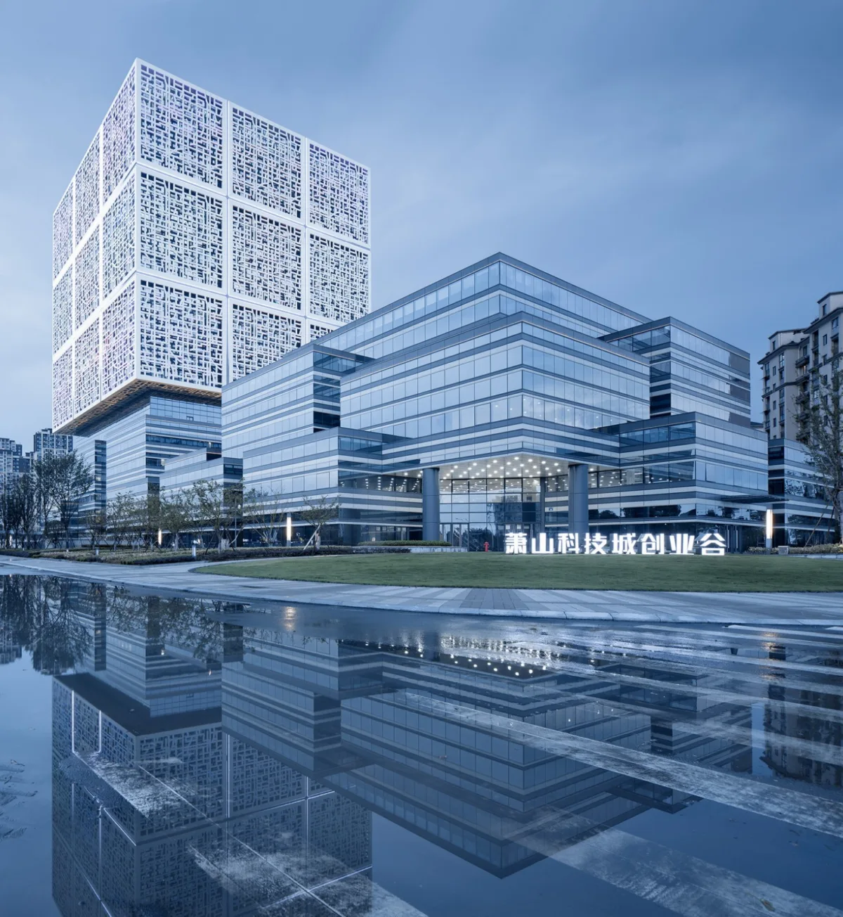 BIM建筑|“能量魔方” 萧山科技城创业谷 / 浙江大学建筑设计研究院有限公司