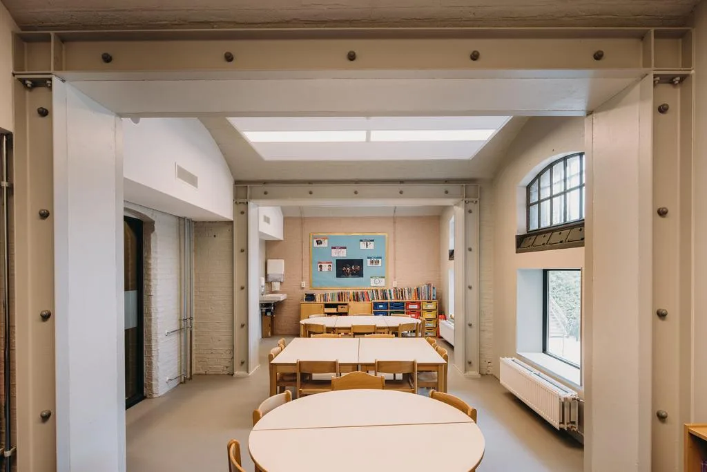 BIM建筑|由监狱改造而成的学校 / Atelier PRO architects