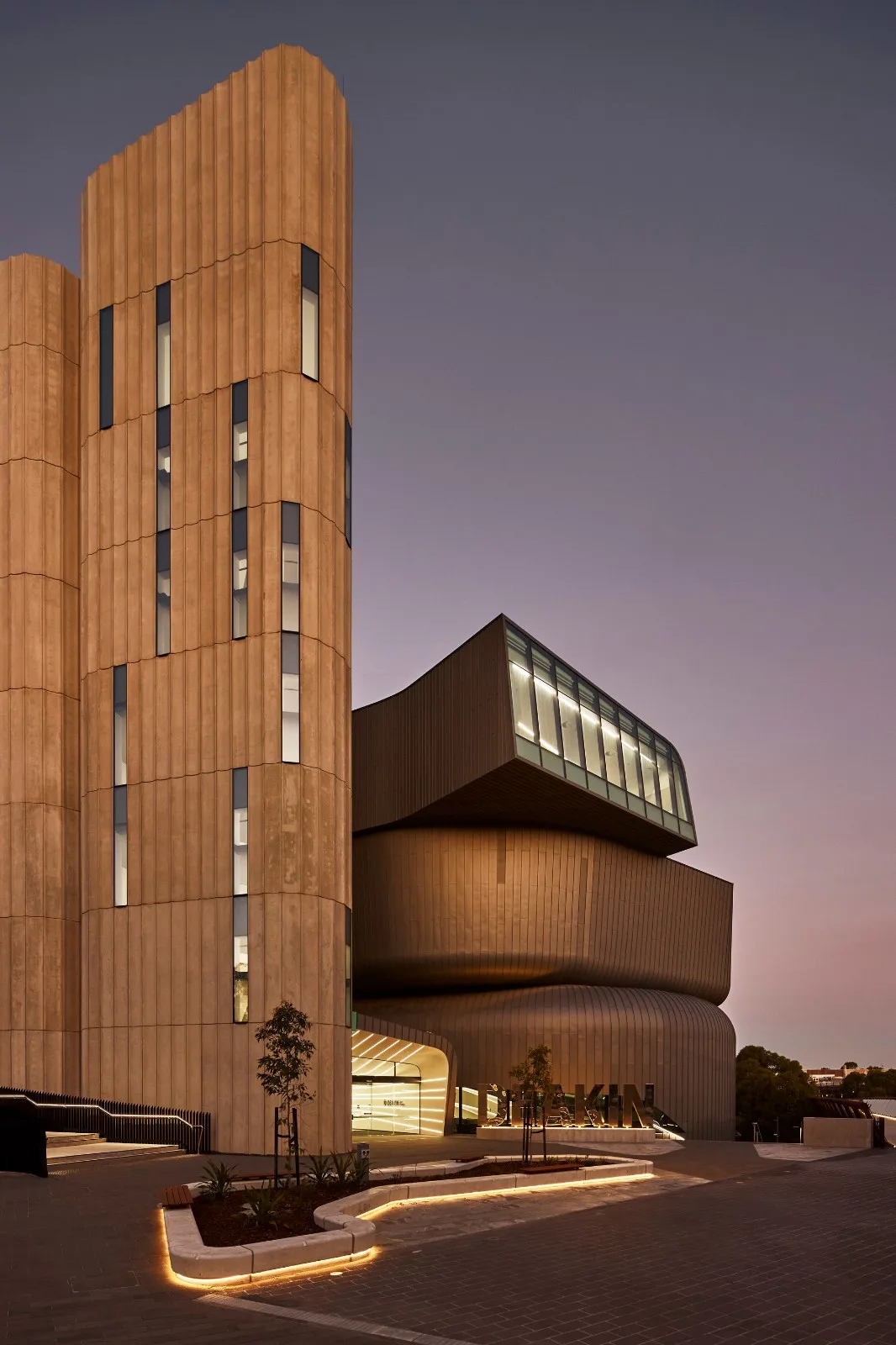 BIM建筑|迪肯大学法学院大楼 / 伍兹贝格