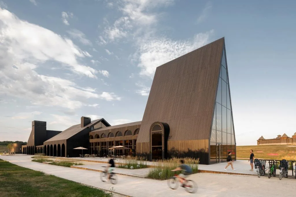 BIM建筑|库代克山公园游客接待中心 / Megabudka Architecture Bureau