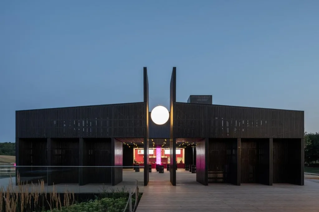 BIM建筑|库代克山公园游客接待中心 / Megabudka Architecture Bureau