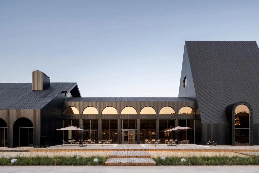 BIM建筑|库代克山公园游客接待中心 / Megabudka Architecture Bureau