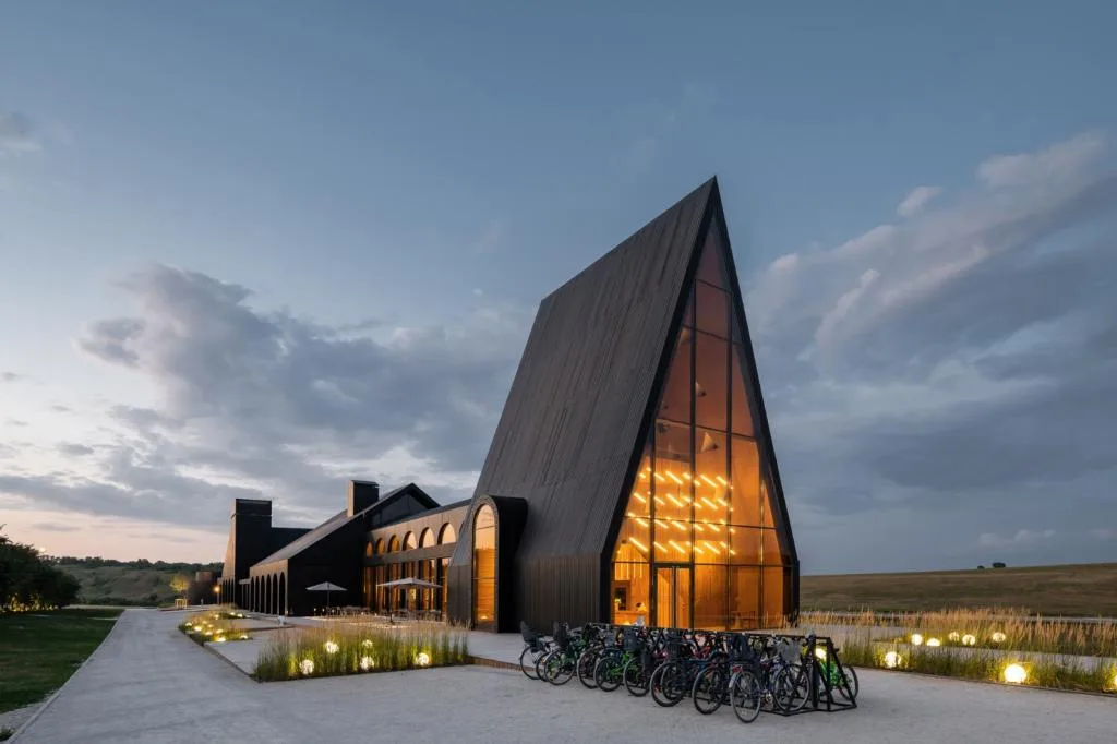 BIM建筑|库代克山公园游客接待中心 / Megabudka Architecture Bureau