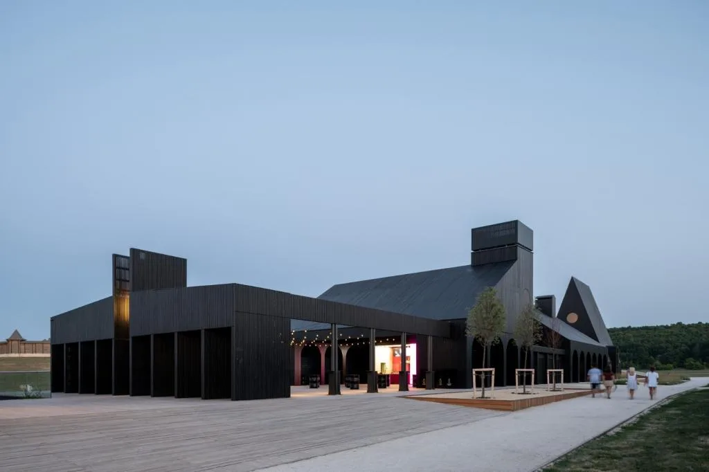BIM建筑|库代克山公园游客接待中心 / Megabudka Architecture Bureau