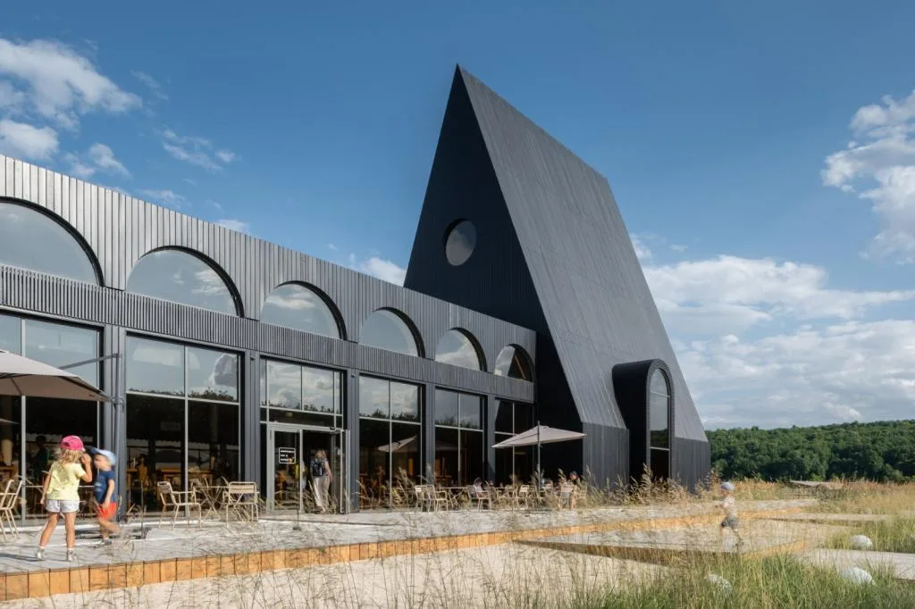 BIM建筑|库代克山公园游客接待中心 / Megabudka Architecture Bureau