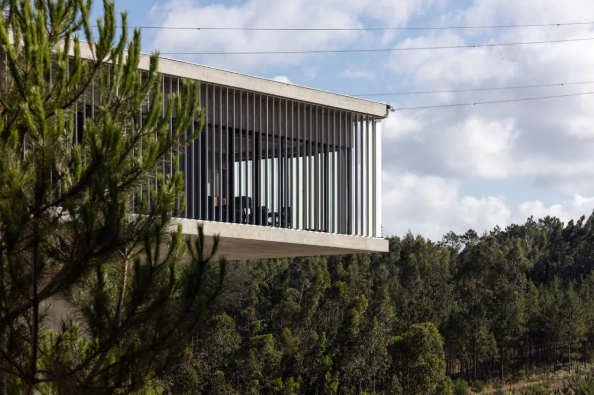 BIM建筑|AOC 商务中心 / mube arquitectura