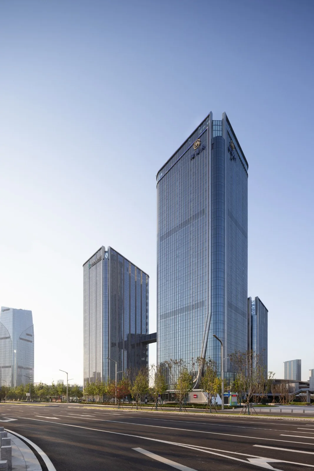 BIM建筑|最美全运会完美收官，奥体中轴之门继续绽放新的生命力 / 三益建筑设计