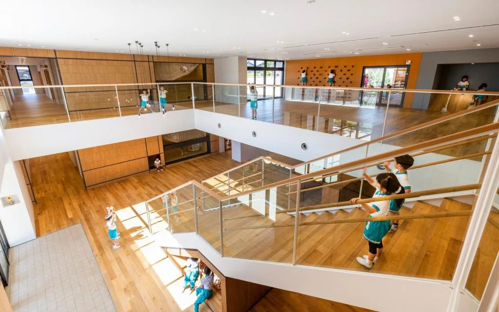 BIM建筑|EZ 幼儿园，阶梯空间搭建趣味游戏场所 / 日比野设计 + Kids Design Labo