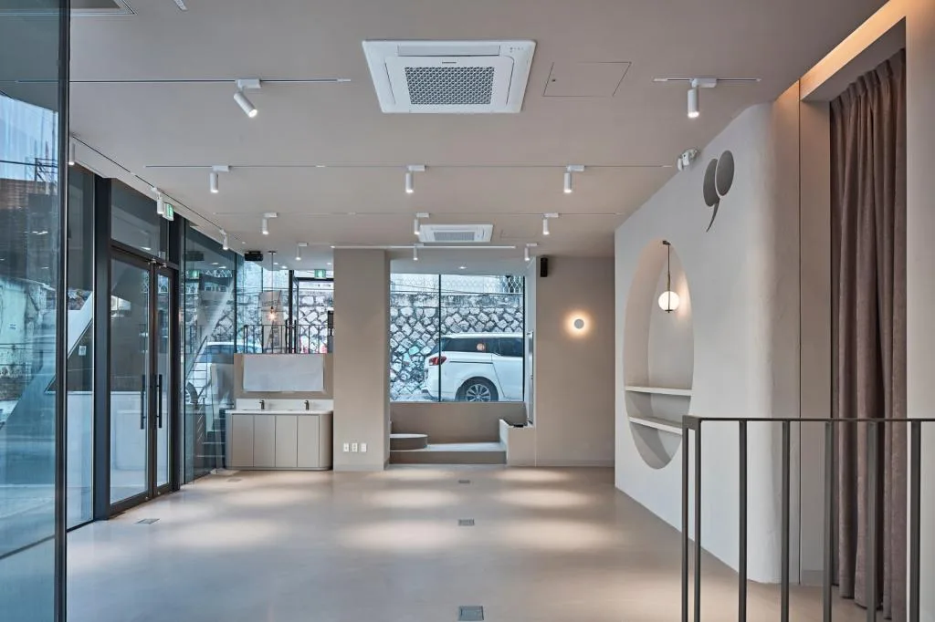 BIM建筑|斜棱锥形混凝土建筑，Areuke 水疗中心 / Chiasmus Partners