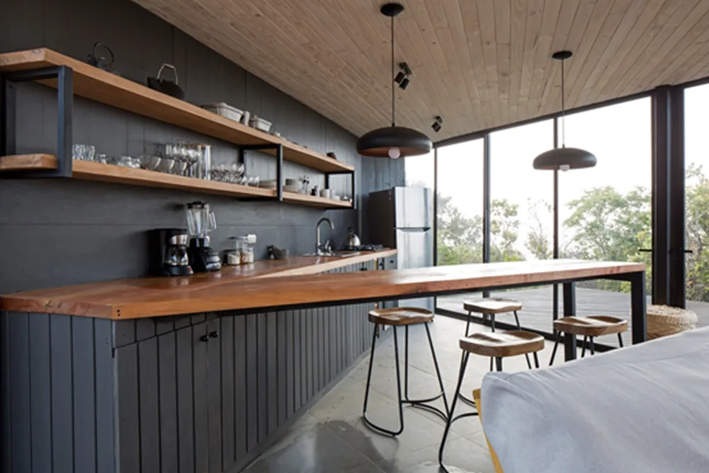 BIM建筑|2DM Arquitectos在智利海岸建造多面体度假小屋
