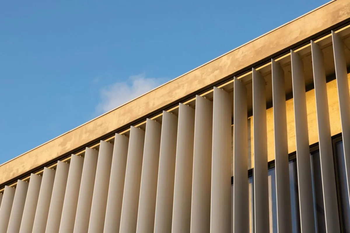 BIM建筑|AOC 商务中心 / mube arquitectura