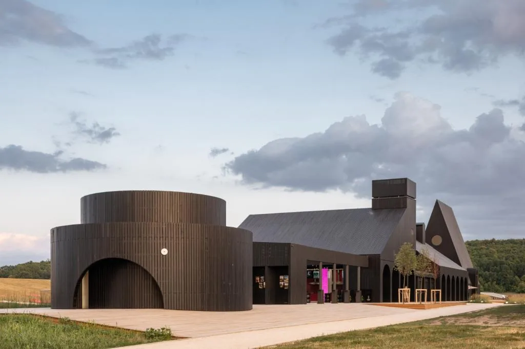 BIM建筑|库代克山公园游客接待中心 / Megabudka Architecture Bureau