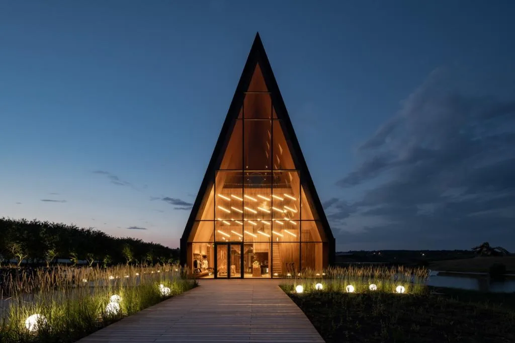 BIM建筑|库代克山公园游客接待中心 / Megabudka Architecture Bureau