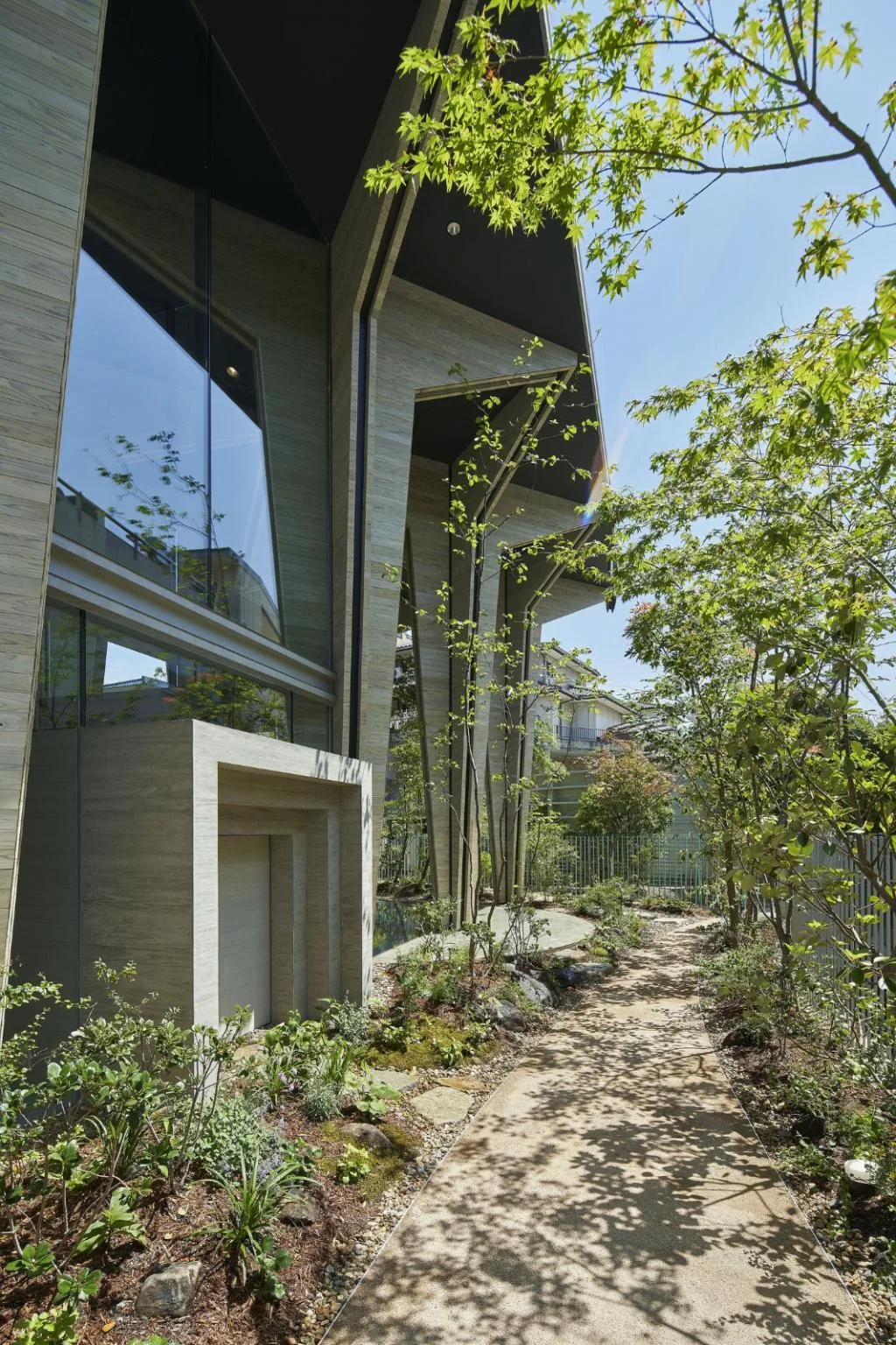 BIM建筑|巨构与小人儿，筑紫森林幼儿园 / UID Architects