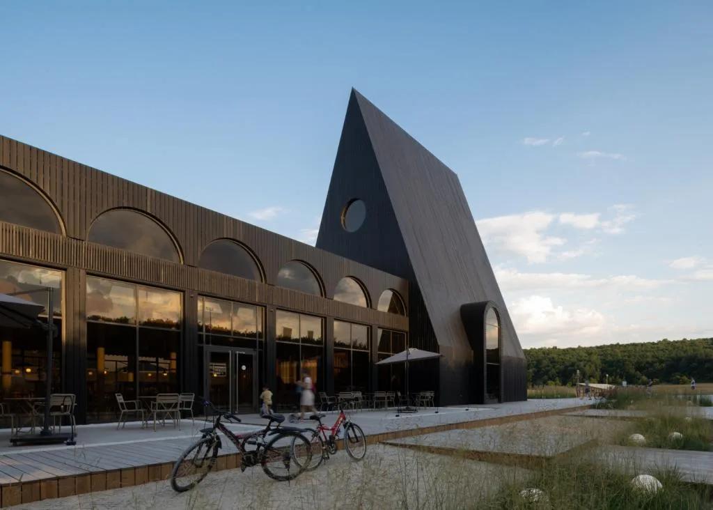 BIM建筑|库代克山公园游客接待中心 / Megabudka Architecture Bureau