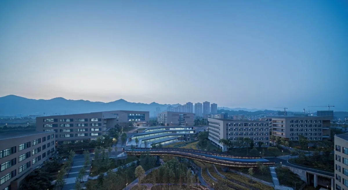 BIM建筑|西南大学附属中学两江校区：消失的高密度校园 / gad