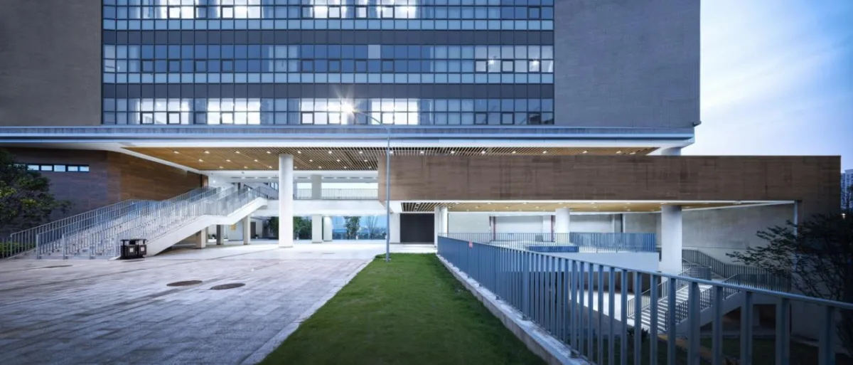 BIM建筑|西南大学附属中学两江校区：消失的高密度校园 / gad