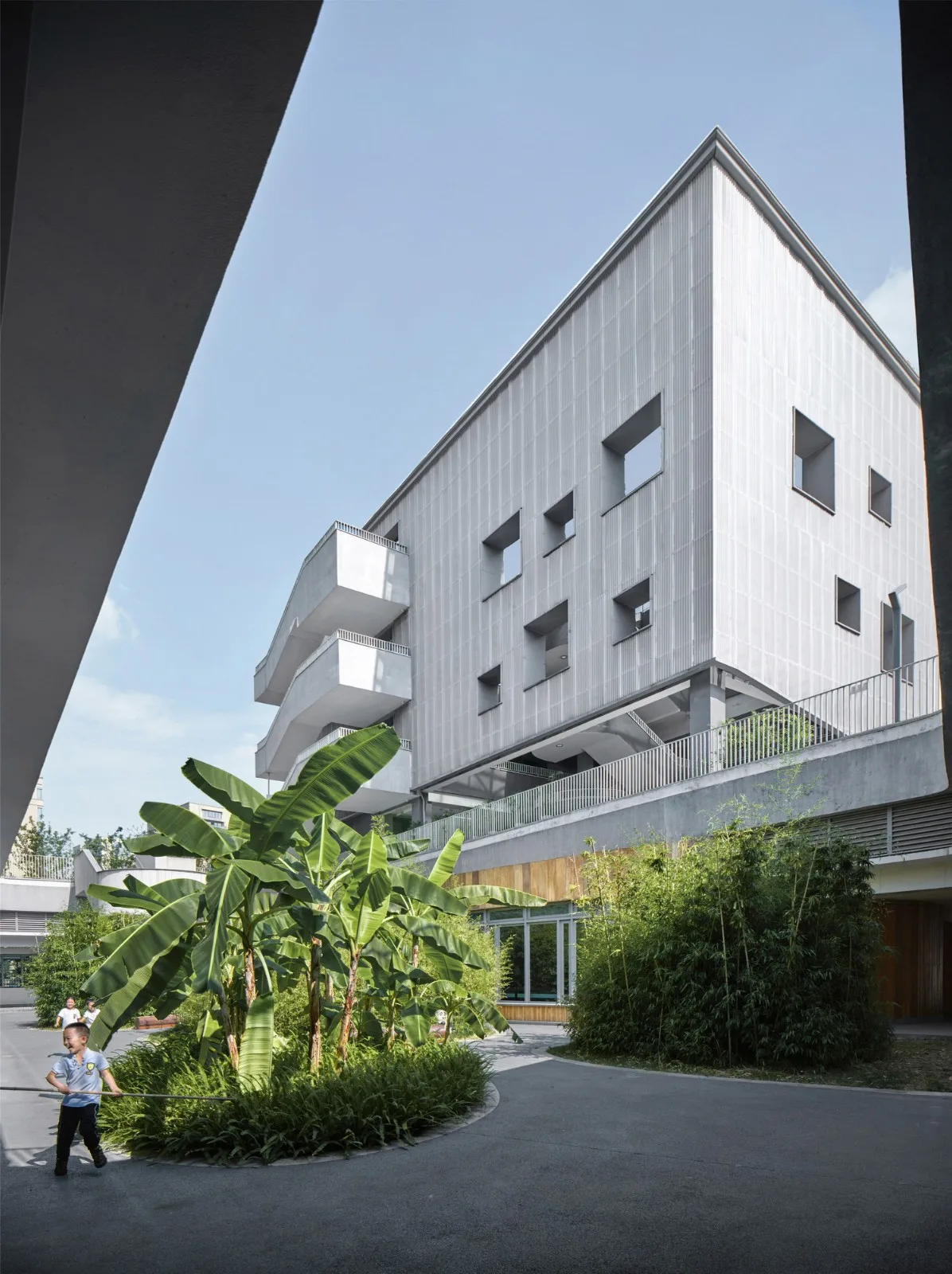 BIM建筑|重庆两江人民小学：在大自然里勇敢冒险 / gad