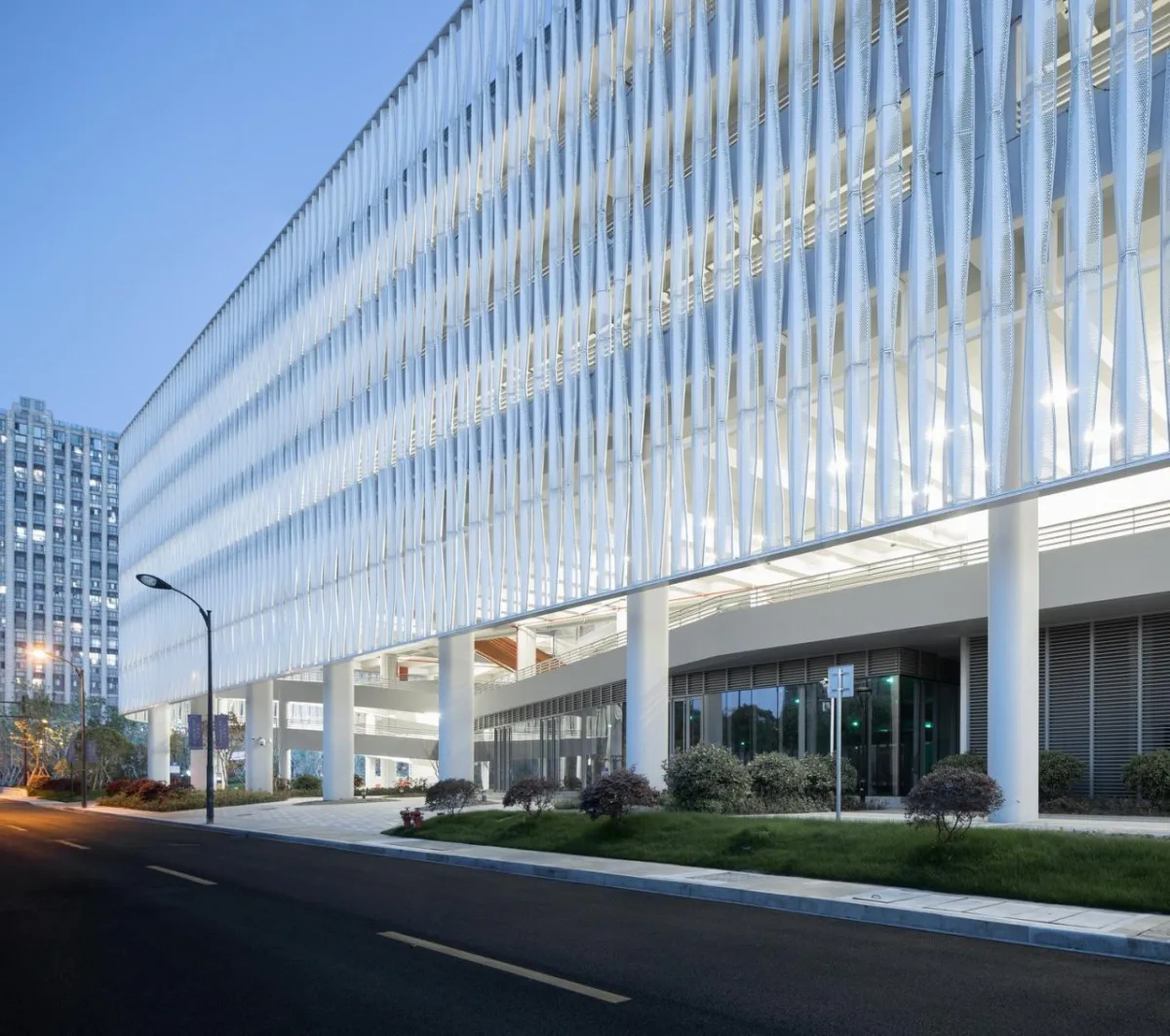BIM建筑|来自停车楼的逆袭：杭州钱投海达停车楼 / 浙江大学建筑设计研究院有限公司