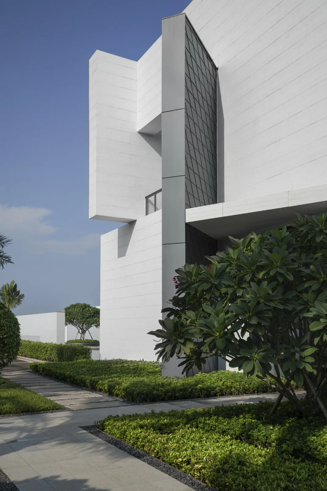 BIM建筑|打破墙的边界: 海口市国际免税城接待中心 / aoe事建组
