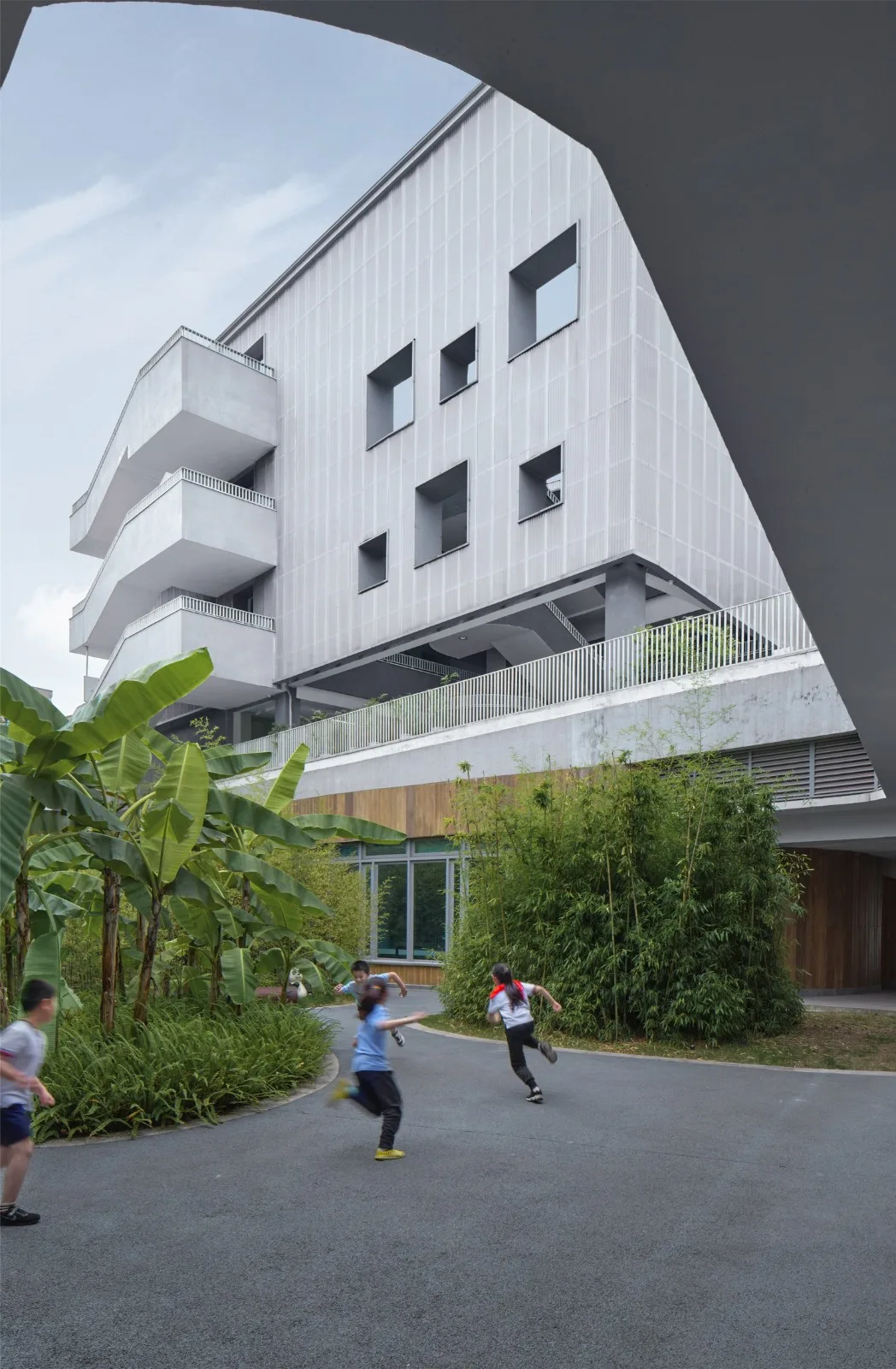 BIM建筑|重庆两江人民小学：在大自然里勇敢冒险 / gad