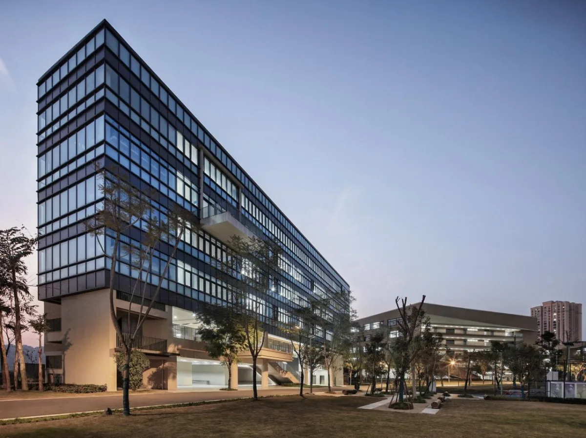 BIM建筑|西南大学附属中学两江校区：消失的高密度校园 / gad
