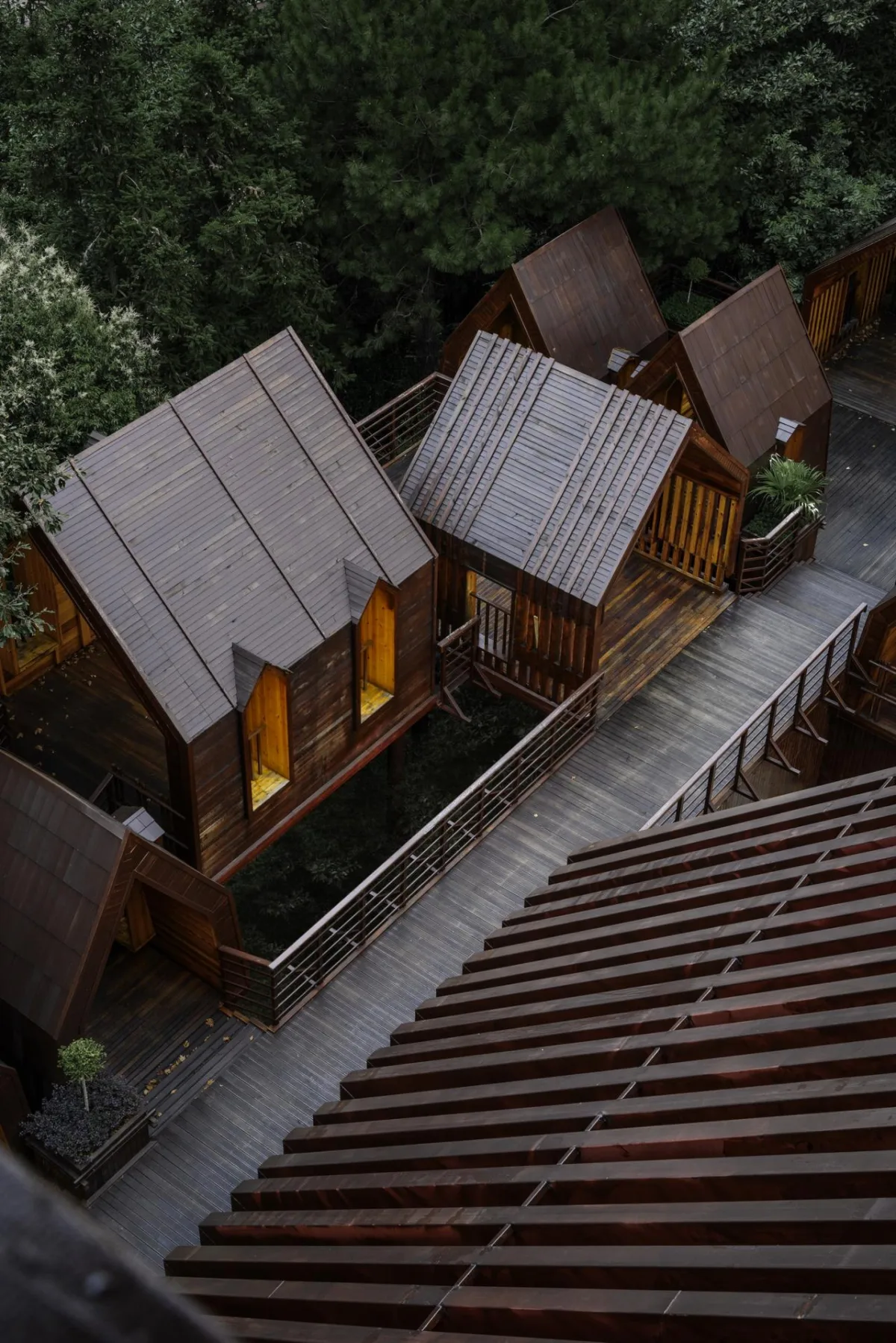 BIM建筑|木屋小镇：岛屿 · 丛林 · 小木屋，九江 / 平介设计