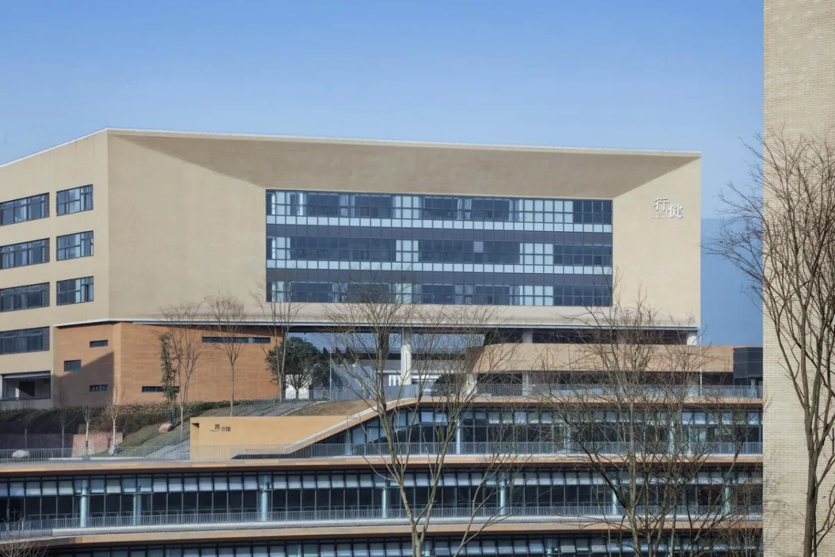 BIM建筑|西南大学附属中学两江校区：消失的高密度校园 / gad