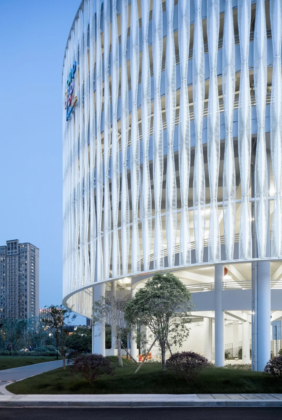 BIM建筑|来自停车楼的逆袭：杭州钱投海达停车楼 / 浙江大学建筑设计研究院有限公司