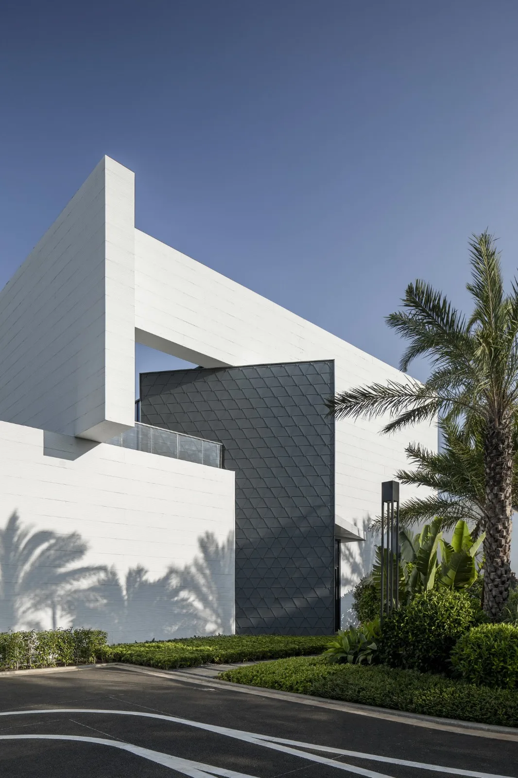 BIM建筑|打破墙的边界: 海口市国际免税城接待中心 / aoe事建组