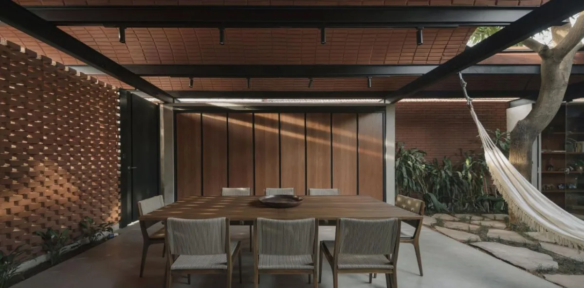 BIM建筑|手工压制砖与木材构筑而成的自宅 / Equipo de Arquitectura