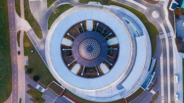 BIM建筑|法克罗的光隧道照亮波兰汽车站