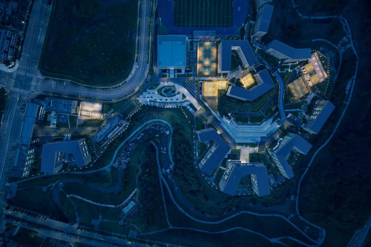 BIM建筑|西南大学附属中学两江校区：消失的高密度校园 / gad