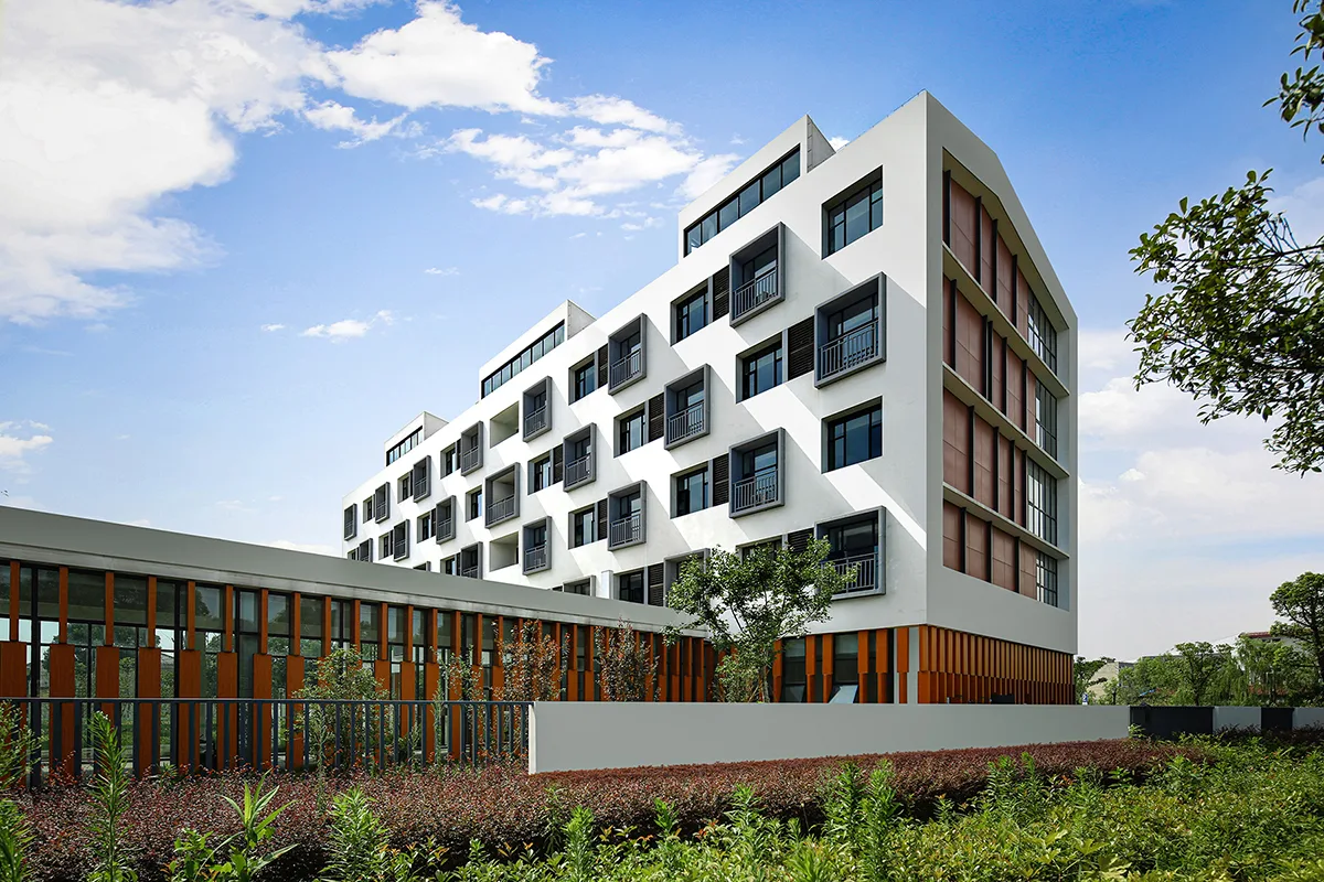 BIM建筑|赵巷康宁养护院建筑设计—这里欢迎自由的老灵魂 / 上海久利建筑事务所