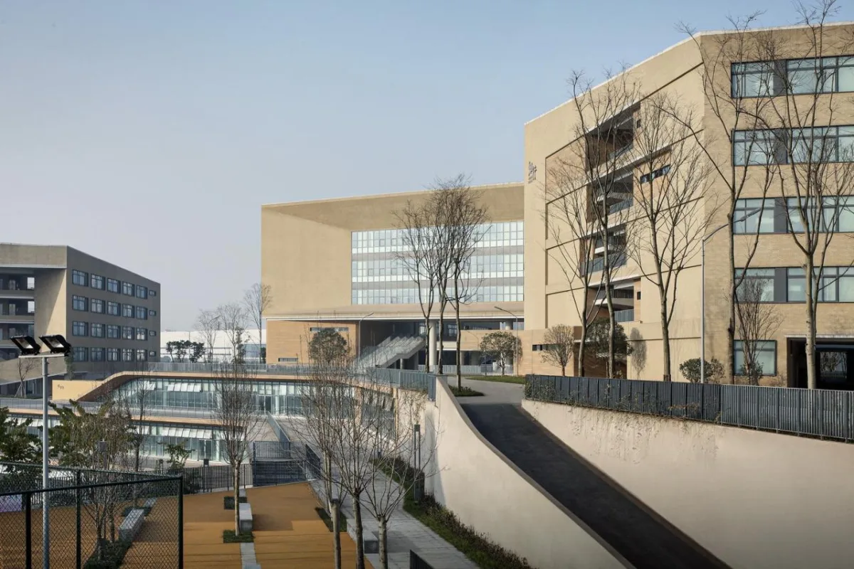 BIM建筑|西南大学附属中学两江校区：消失的高密度校园 / gad